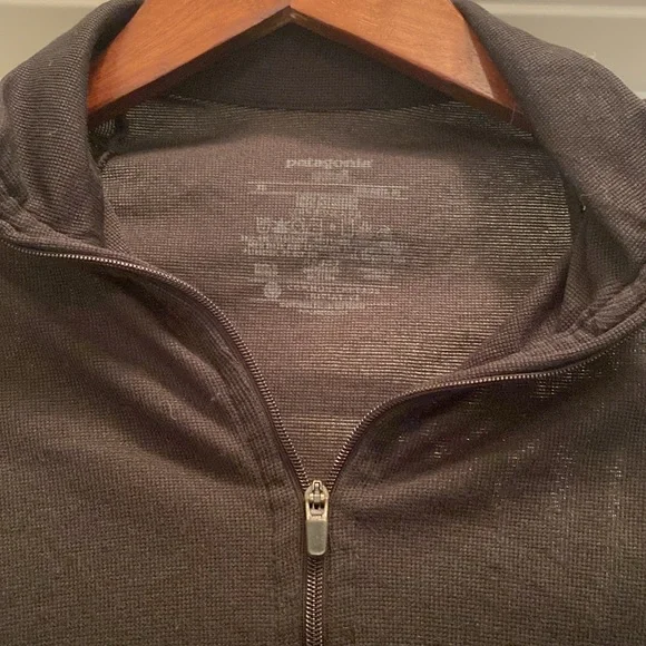 Patagonia quarter zip caphane 2 - Picture 2 of 4